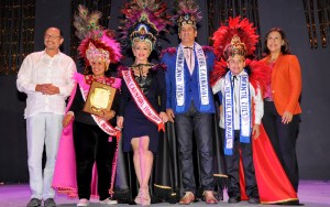 Miriam Cruz y Eddy Herrera fueron declarados Reyes del Desfile Nacional de Carnaval.
