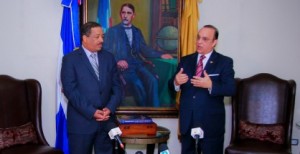 Robert Rosario y Federico Antún Batlle en la JCE.