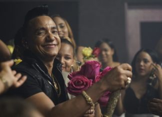Elvis Martínez entrega todo en Hard Rock Live