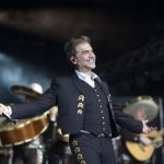 alejandro-fernandez-en-punta-cana-canta-sin-parar-40-temas-y-uno-de-napa