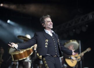 Alejandro Fernández en Punta Cana canta sin parar 40 temas y uno de ñapa