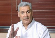 Abuchean a Gonzalo tras ejercer su derecho al voto