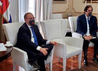 Danilo Medina con mascarilla en el Palacio Nacional