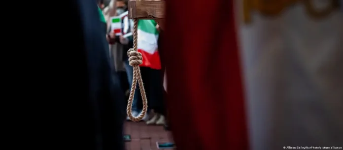 Irán ejecuta tres presos.