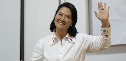 Keiko Fujimori aventaja solo por un punto a R. Sánchez
