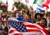 Uno de cada 3 latinos ha pensado en irse de Estados Unidos en el último año