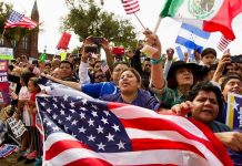 Uno de cada 3 latinos ha pensado en irse de Estados Unidos en el último año