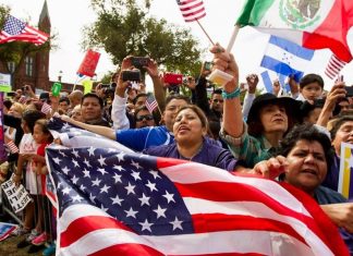 Uno de cada 3 latinos ha pensado en irse de Estados Unidos en el último año